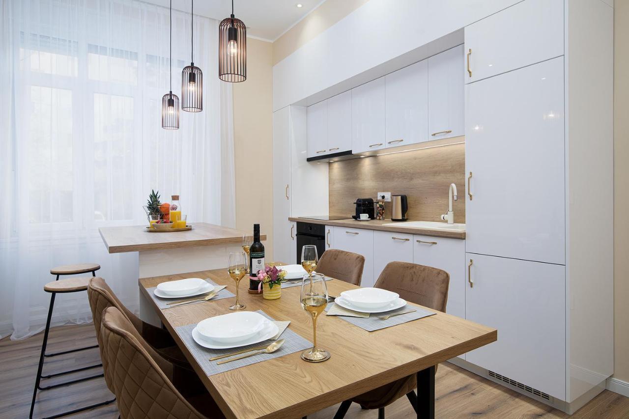 Grand Munz Apartman Póla Kültér fotó