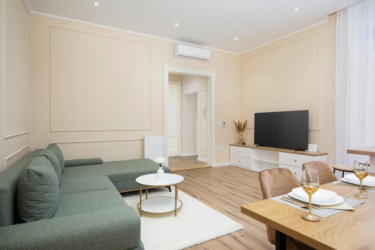 Grand Munz Apartman Póla Kültér fotó